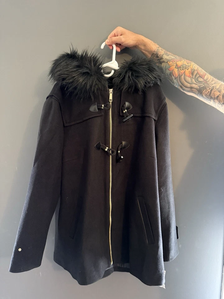 全新 NINE WEST 人造毛皮装饰连帽羽绒外套 2X (18-20) — 第 1/4 张图片