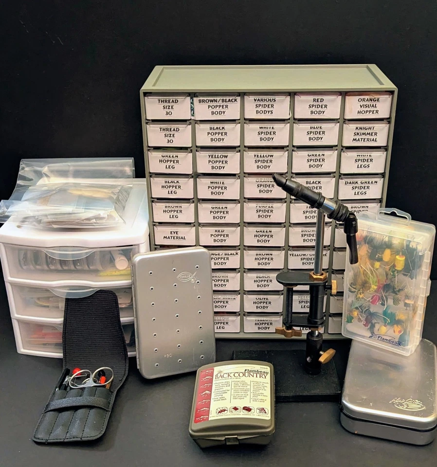 PAQUETE Cajas de Pesca Popper para Atar Moscas, Plumas, Piel, Tornillo/Herramientas, Doblaje, Flash Foto 1 de 4
