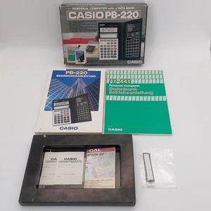 Casio PB-220 Personal Computer Taschenrechner (NUR VERPACKUNG/OVP für Sammler) - Bild 1 von 17