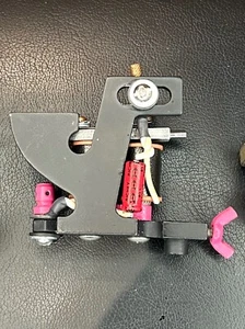 88 Irons liner coil tattoo machine black and pink good for medium to large lines - Picture 1 of 2