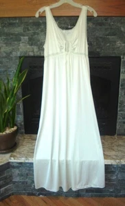 Vintage Miss Elaine Nightgown Nightie Made in USA 100% Nylon Size M Long - Picture 1 of 5