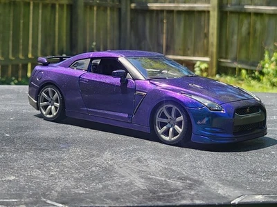 Nissan GTR R35 1/18 Maisto/Burago - PINTADO PERSONALIZADO Foto 1 de 4