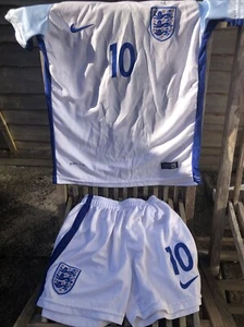 2016 Nike home white England Shirt & Shorts Rooney 10 Sz152 11/12yrs Junior Kit - Picture 1 of 14