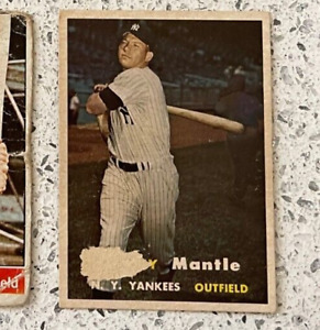 1957 Topps #95 MICKEY MANTLE baseball card New York Yankees