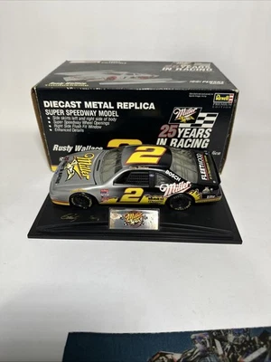 NASCAR RUSTY WALLACE #2 MILLER 1:24 Diecast 1996 com Suporte e Caixa  - Imagem 1 de 4