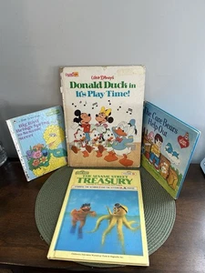 4 Vintage Children’s Books 2 Sesame Street,  1 Disney,  1 Care Bears Read Detail - Bild 1 von 18