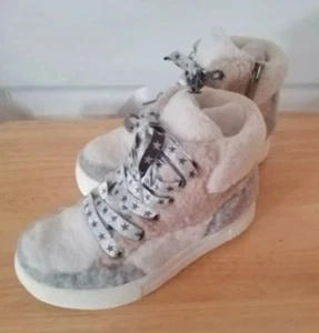 Kidpik Mädchen Faux Sherpa Multi Metallic Sterne Warm Stiefeletten Größe 2 UVP £35 - Bild 1 von 6