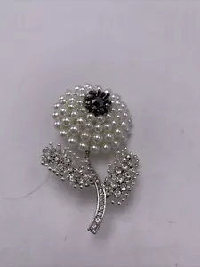 $35 Anne Klein Gold Tone & simulated large pearl flower brooch Pin a4 - Picture 1 of 11