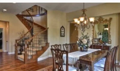 Henredon Rittenhouse Juego de Comedor Completo Cuadrado con 8 Sillas, Servidor y China  Foto 1 de 4