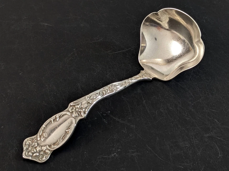 SL & GH Rogers VIOLET Gravy Ladle 7-1/4" Silverplate Oneida 1905 - Image 1 of 4