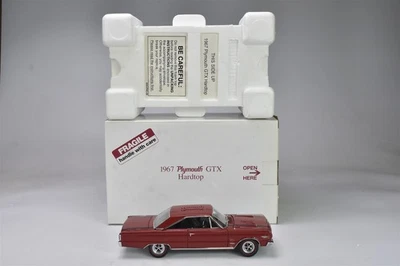 Cuna Danbury 1967 Plymouth GTX 1967 techo rígido rojo brillante caja original #08307 Foto 1 de 4