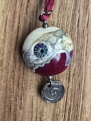 Hermoso collar de artista local 'De'Sean Ta Jae' inspirado en Japón Foto 1 de 4