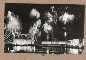 Postal RPPC Feria Mundial 1939 Golden Gate GGIE FUEGOS ARTIFICIALES SOBRE LAGUNA Moulin - Imagen 1 de 2