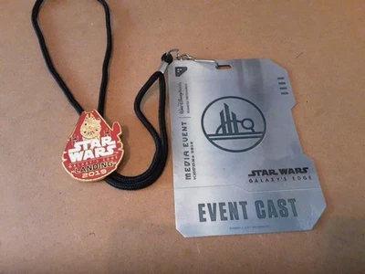 RARO Walt Disney Exclusivo Miembro del Elenco Star Wars 2019 Bolo Galaxy Edge Landing Foto 1 de 4