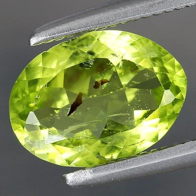 1.08ct t.w 7.9x5.7mm Oval Natural Green Peridot Gemstone, Myanmar - Image 1 of 4