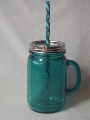 Vaso de tarro de albañil aislado Aladdin 20 oz verde azulado con tapa plateada y pajita a rayas Foto 1 de 4