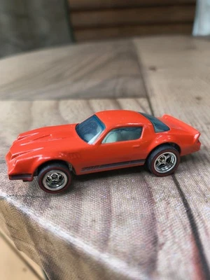 Camaro Z-28 Camro Base 1982 Hecho "PERSONALIZADO" Hot Wheels. Foto 1 de 4