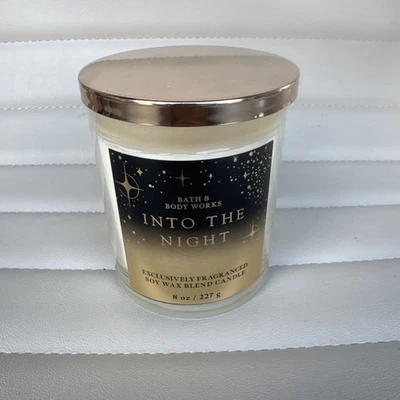 Vela perfumada Bath & Body Works pavio único 8 oz/227 g - Into The Night - Imagem 1 de 4