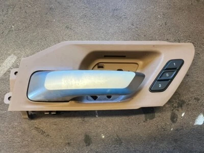 Manija interior de la puerta delantera RAM 1500 lado del conductor 19-21 beige con interruptor de memoria OEM Foto 1 de 4