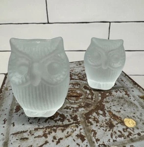 Vintage Set (2) MCM Frosted Etched Glass Owls figures/paperweight 2.5" & 2" H - Picture 1 of 12
