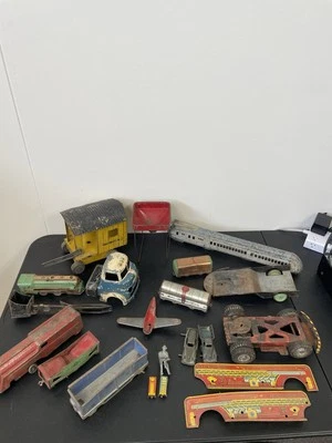 Lote de chatarra de juguetes de acero prensado de colección Wyandotte Structo Toys trenes de recolección Foto 1 de 4