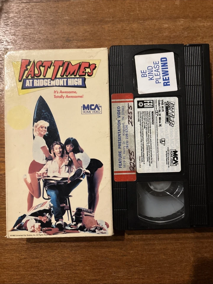 Fast Times at Ridgemont High (VHS, 1996)  SEAN PENN, JENNIFER LEIGH MCA Rare - Image 1 of 2