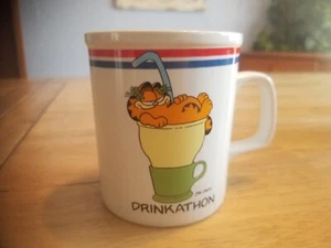 Vtg 1978 Garfield Drinkathon Games Cats Play Mug - Picture 1 of 2