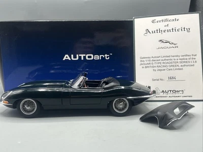 1/18 AUTOart Jaguar E-Type 3.8 Roadster Serie 1 British Racing Verde 73604; Foto 1 de 4