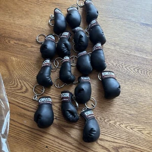 Boxing Keychains 16 Pieces - Picture 1 of 4