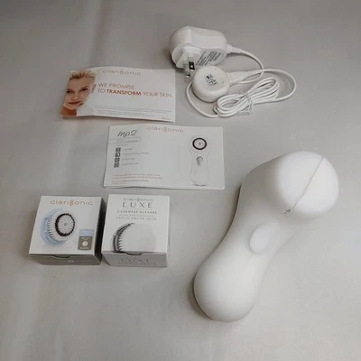 Limpiador facial sónico de la piel Clarisonic Mia 2 con cargador blanco probado Foto 1 de 4