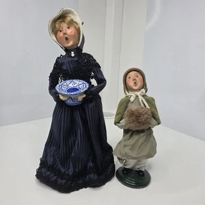 Byers Choice Ltd Caroler Sea Captain's Wife w/ Blue Dish & Victorian Child 2001 - Picture 1 of 16