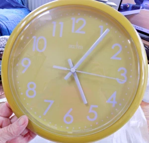 Acctim WALL CLOCK Wycombe Quartz Battery Run 10ins /26cm Diameter GREEN KITCHEN - Picture 1 of 2