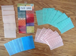NEW Lot of 24 pc 4.5" by 3.5"  7-Mesh Plastic Canvas  &  6-Fold PC Pocket Guide - Picture 1 of 3