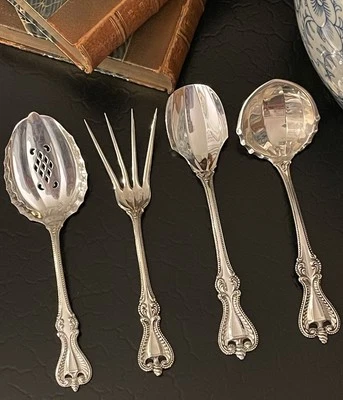 Juego de 4 cucharas de servir de plata esterlina colonial antigua toalla grande escasa Foto 1 de 4