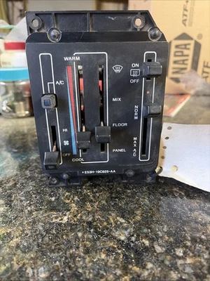 CONTROL DE TEMPERATURA CON AIRE ACONDICIONADO INSTALADO DE FÁBRICA VIDRIO TRASERO TÉRMICO SE ADAPTA A 86 FORD TEMPO Foto 1 de 4