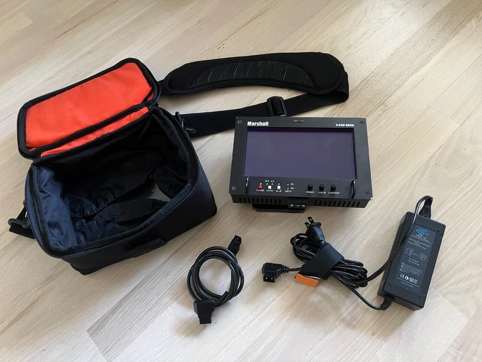 Marshall Electronics V-R70P-HDSDI 7 Inch LCD Monitor + case - Image 1 of 4
