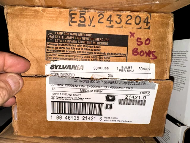 LOTE DE 10 - Cantidad de caja (30Pk) de bombillas fluorescentes Sylvania T8/F28/841/28W Foto 1 de 1