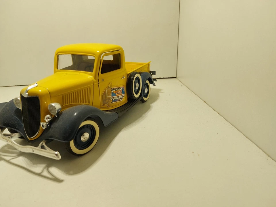 FORD V8 MARCA SOLIDO 1/19 - Immagine 1 di 4