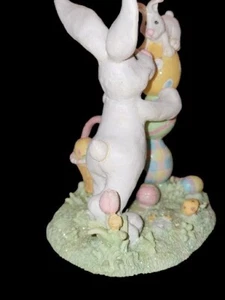 Russ Cotton Tail Village SomeBunny's Watching You Figur Osterdekor 27787 - Bild 1 von 6