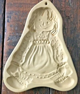 Vintage 1985 Brown Bag Cookie Art Raggedy Ann Stoneware Cookie Mold - Picture 1 of 5