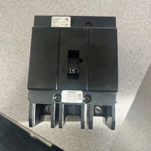 Interruptor Ghb3015 WestingHouse 15 amperios 3 polos buen estado - Imagen 1 de 7