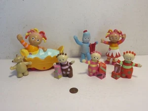 IN THE NIGHT GARDEN TOY FIGURE LOT UPSY DAISY TOMBLIBOO PVC BED ON WHEELS - Picture 1 of 16