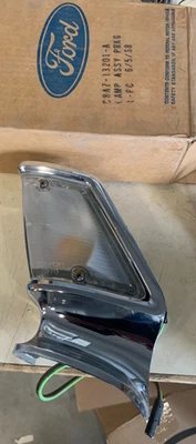 NOS 1968 福特银河 500 左公园灯总成 C8AZ-13201-A 转向信号 — 第 1/3 张图片