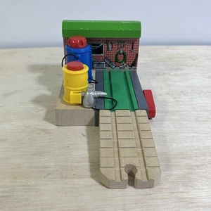Vintage Thomas and Friends Abbey Repair Shed Oil & Paint Ramp Wood Complete - Picture 1 of 9