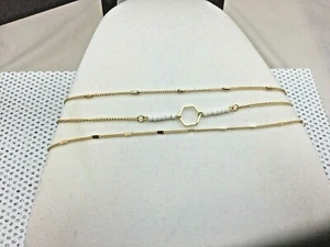 lot de 3 bracelets deux à chaines dorées et un chaine dorée avec perle blanches - Imagen 1 de 2