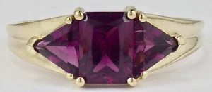 Estate 14K Yellow Gold Triangle & Emerald Cut Amethyst Ring Size 8 1/4 - Picture 1 of 7