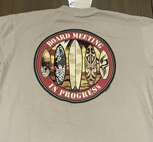 Crazy Shirts Hawaii Tee Med “Board Meeting” Tablas de Surf Kona Café Teñido Nuevo - Imagen 1 de 15