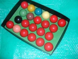 SET OF SNOOKER BALLS - Picture 1 of 2