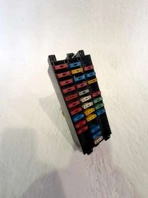 8200376615 SCATOLA RELÈ/FUSIBILI / 749730 PER RENAULT KANGOO KC0/1_ - Immagine 1 di 4