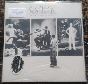 GENESIS " THE LAMB LIES DOWN ON BROADWAY " - CLASSIC RECORDS SD 2-401 - US 2001 - Foto 1 di 2